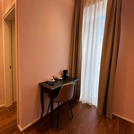 Adalesia & Coffee ホテル 3*